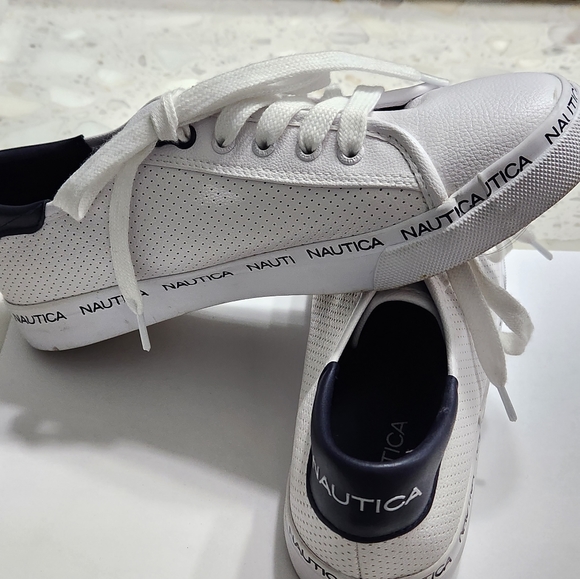 Sneakers - Picture 4 of 5